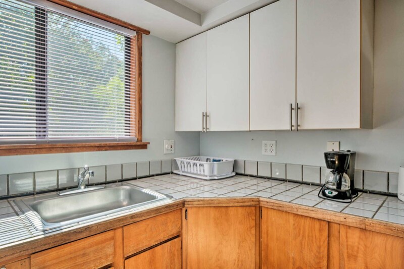 Building Photo - 673 Siskiyou Blvd