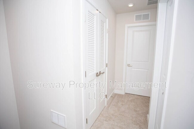 Building Photo - 8 Foxwood Dr