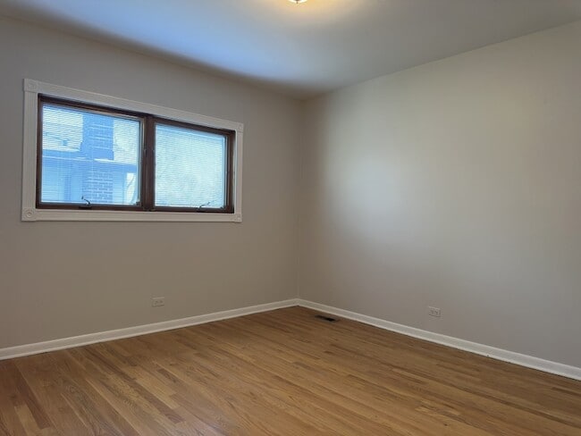 Building Photo - 1920 E Peachtree Dr