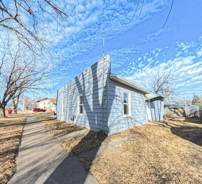 Building Photo - Updated 3 Bedroom 2 Bath Home-Located in Boone, IA