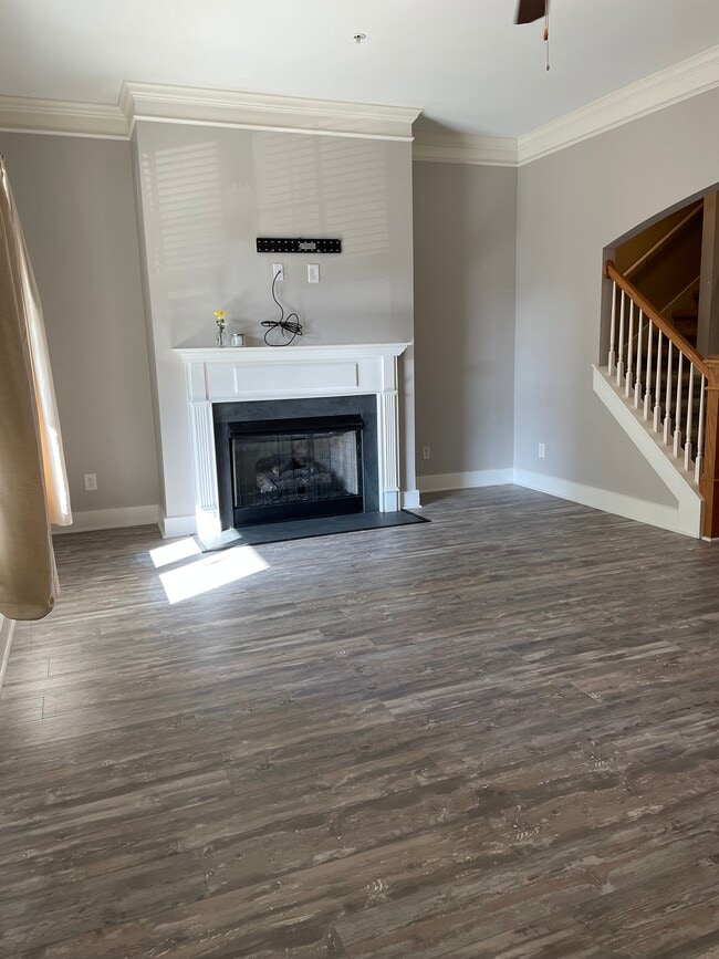 Building Photo - 183 Augusta Ave