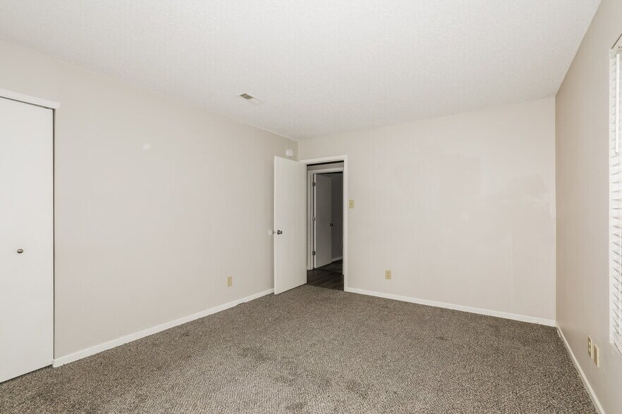 Building Photo - 9205 Middlebury Way