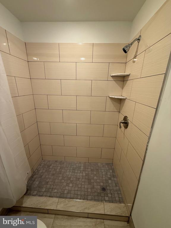 Building Photo - 4028 W Girard Ave