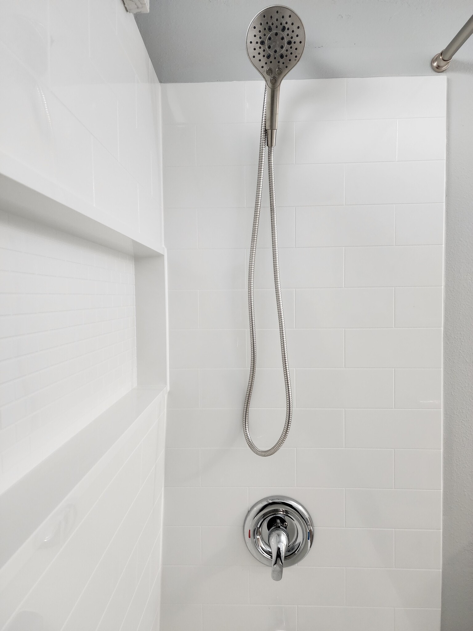 Building Photo - 819 E 2nd St