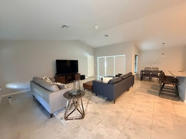 Building Photo - Cape Coral 3/2 Single Family Home