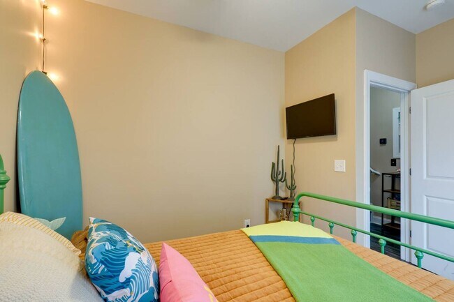 Building Photo - FURNISHED "WORK FROM HOME" RENTAL