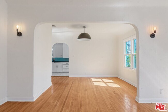 Building Photo - 5606 S Rimpau Blvd