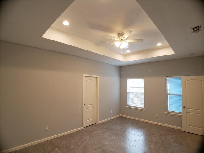 Building Photo - 1638 Clare Dr