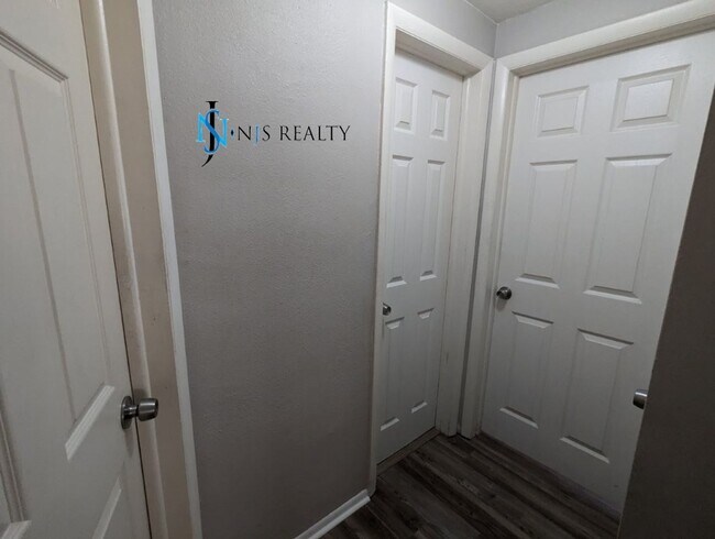 Building Photo - 2/2/1 with  RENOVATED baths & kitchen, fenced yard, NEW lvp flooring and a OVERSIZED lanai!