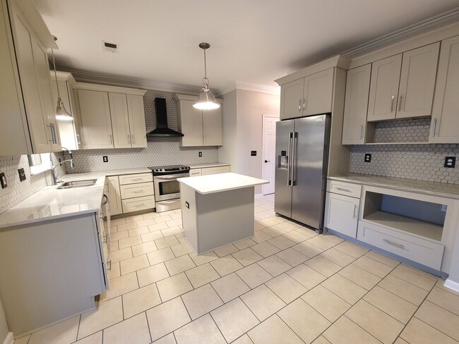 Building Photo - Stunning four bedroom in Charleston National on large lot - Mt. Pleasant