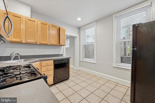 Building Photo - 158 Green Ln