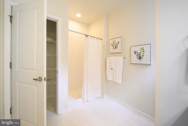 Building Photo - 544 Ruth Way