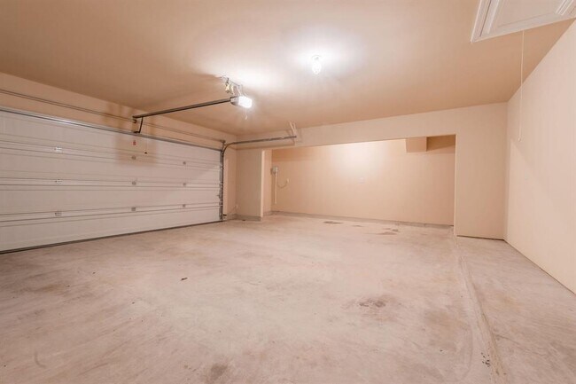 Building Photo - 5520 Anaheim Ave