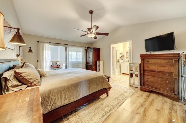 Building Photo - 707 Plantation Cir