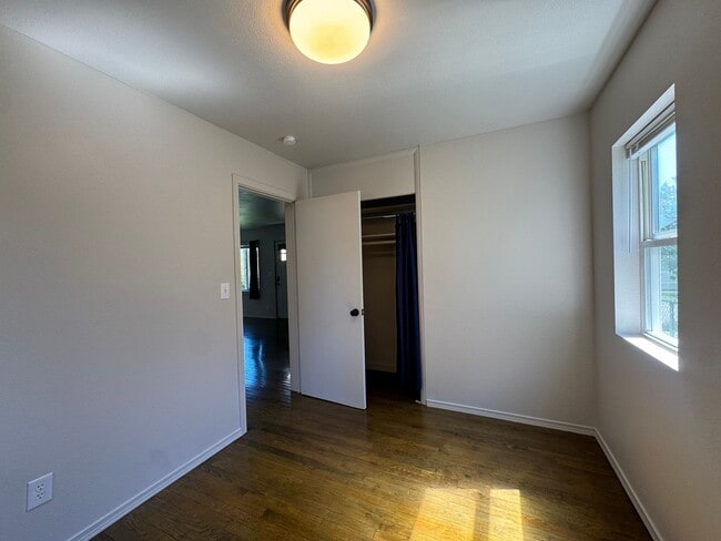 Building Photo - 3 Bedroom In East Tacoma!