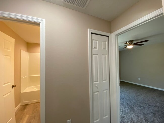 Building Photo - Beautiful Home Desirable SW Ocala Neighborhood 3/2/2 **WON"T LAST**