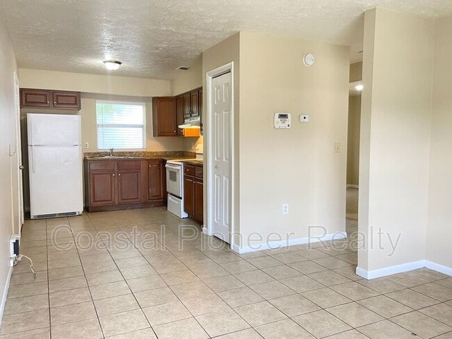 Building Photo - 1503 E 97th Ave