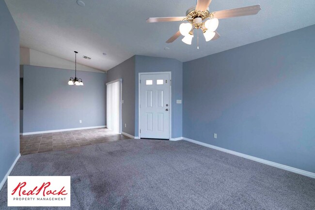 Building Photo - Dog Friendly - 3 Bedroom, 2 Bathroom Prope...