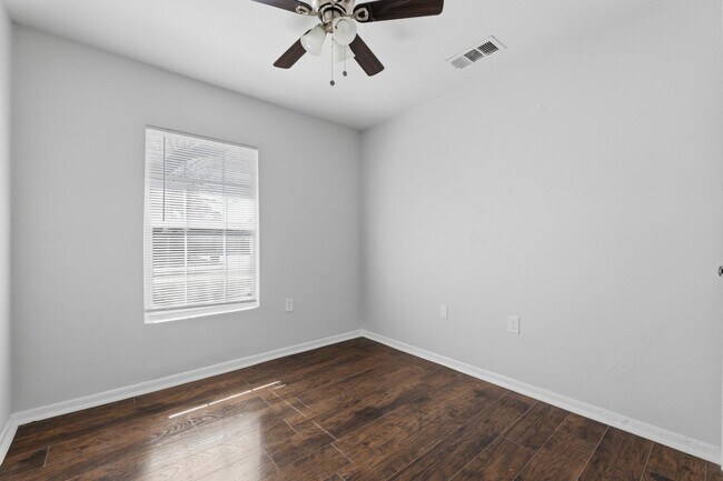 Building Photo - 9455 Greens Point