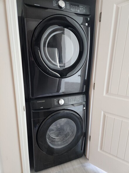 Building Photo - 2 Grove St