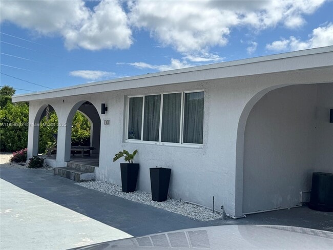 Building Photo - 1301 Grouper Dr