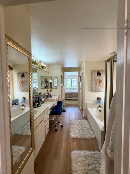 Building Photo - 12241 Queensbury Dr