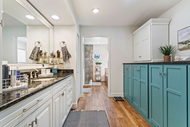 Building Photo - 6611 Surfside Blvd