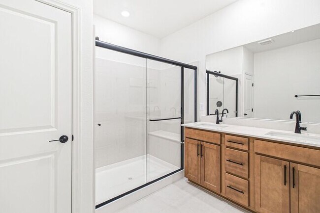 Building Photo - Stunning 3-Bedroom Home in Desirable Summerlin West