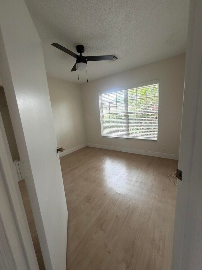 Building Photo - 1401 Hideaway Bend