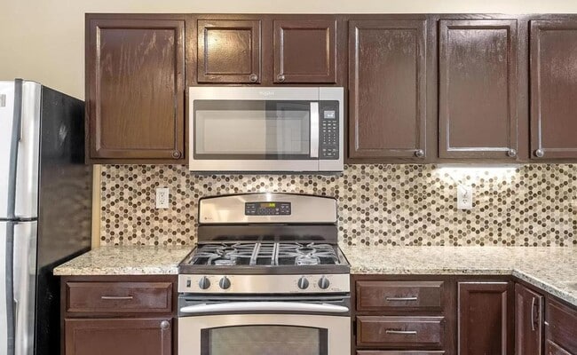 Building Photo - Lovely 2 Bedroom / 2 Bath for Rent