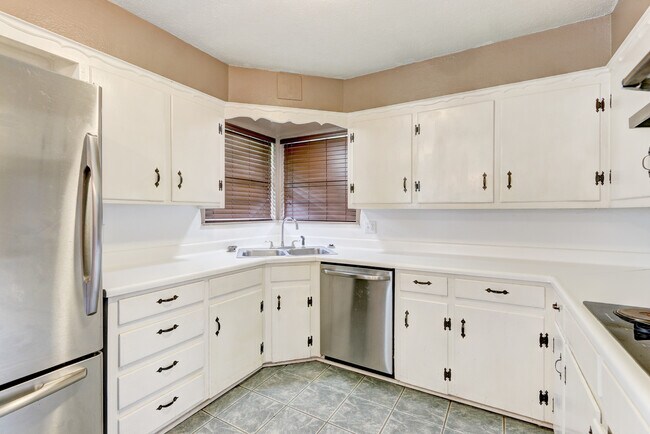 Building Photo - Spacious 3-Bedroom Home with a Fenced Yard...