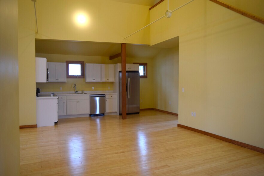 Living & Kitchen - 36 School St