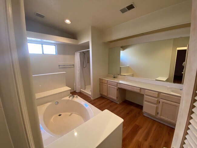 Building Photo - Beautiful 3-Bedroom Home in NW Albuquerque