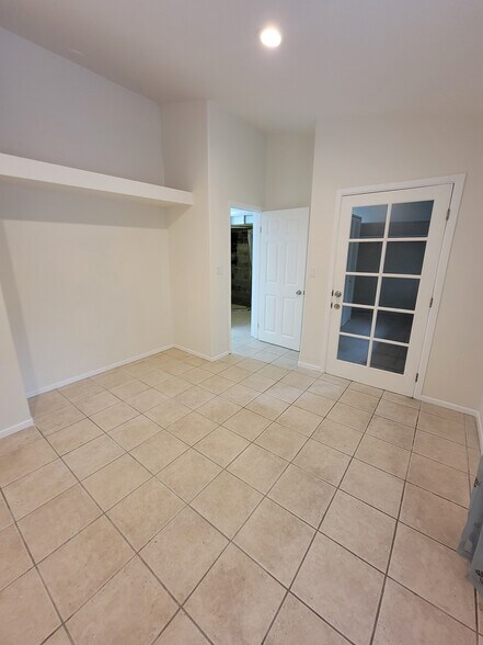 Building Photo - 5011 Lockhaven Ave