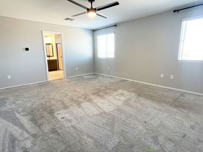 Building Photo - 8010 S Golden Bell Dr