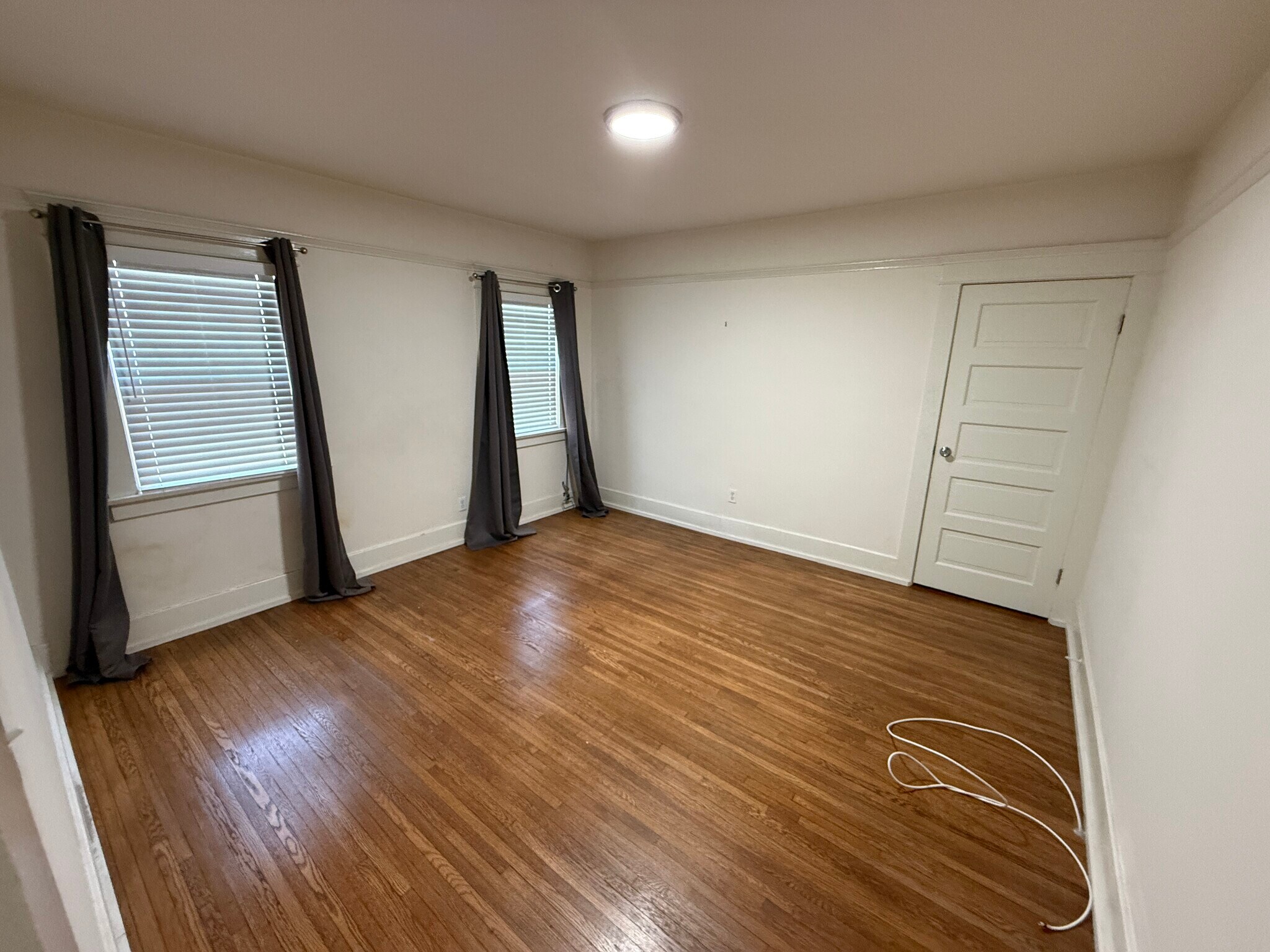 Building Photo - 1493 W 47th St
