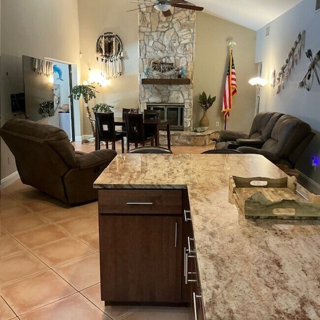Building Photo - Seasonal Rental Home in Flamingo Estates