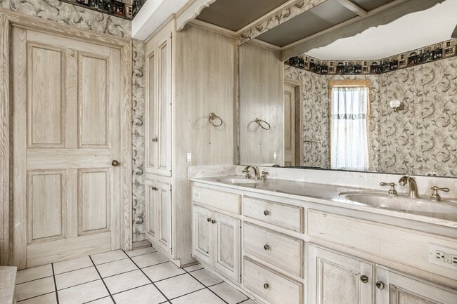 Building Photo - 9628 Summerlakes Dr