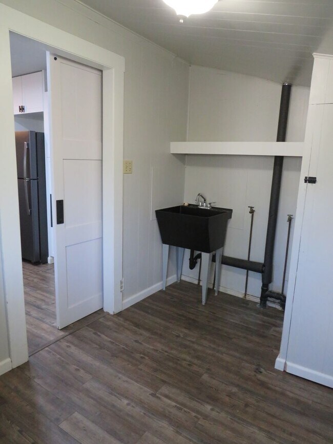 Building Photo - Home in Orland Available Now!