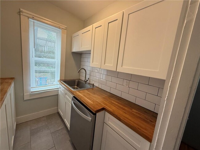 Building Photo - 9 Samoset Ave