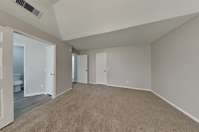 Building Photo - 802 Sierra Lake Dr