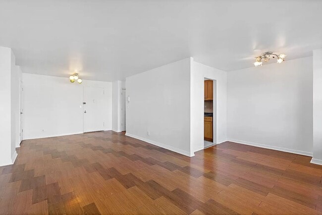 Building Photo - Freshly painted 1 bed 1 bath