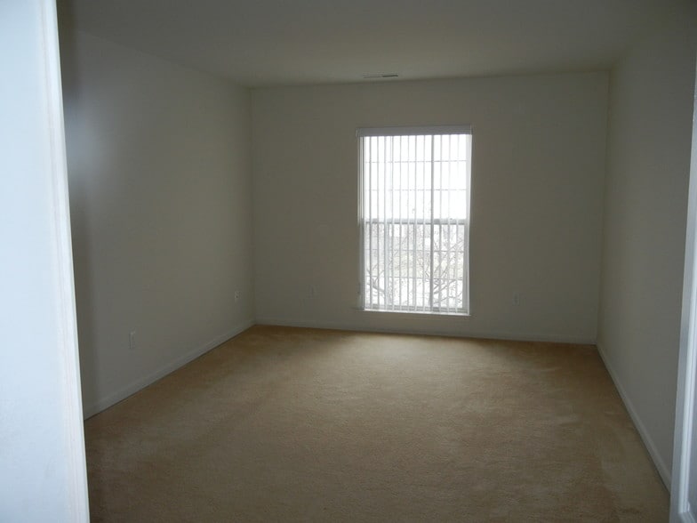 Building Photo - 16803 Dover Dr