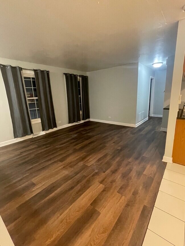 Building Photo - 533 Darlene Ln