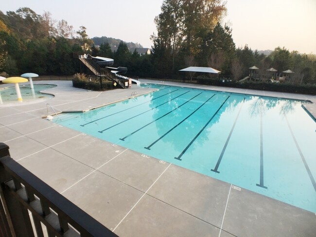 Building Photo - Modern 3BR Townhome - Swim/Tennis and More!