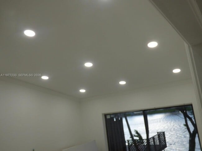 Building Photo - 5643 N Park Rd