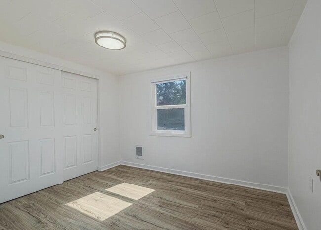 Building Photo - 266 NW Riverside Blvd