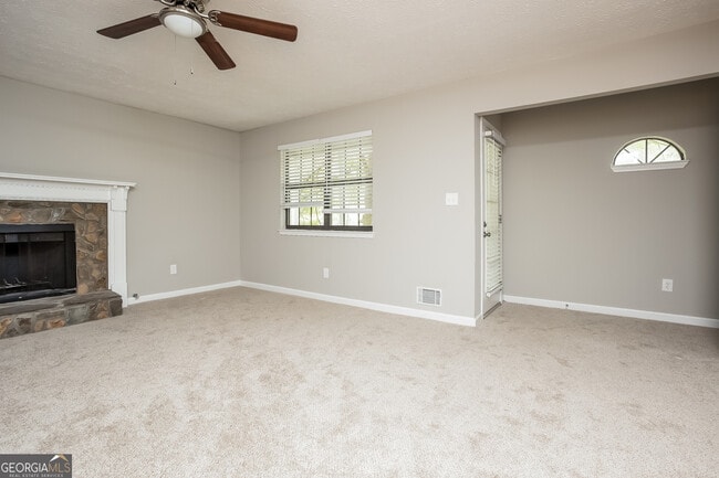 Building Photo - 140 Paces Way