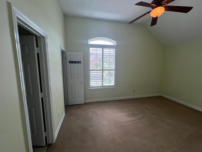 Building Photo - 1155 Enclave Square E