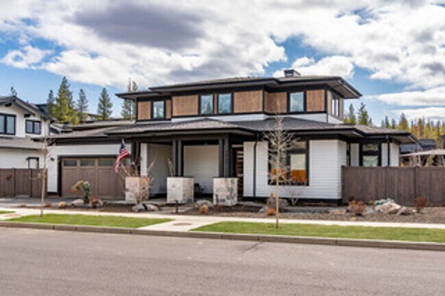 Building Photo - Custom 4 Bed Home in Shevlin West